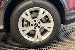 punainen Audi Q5 2025 kuva 10.