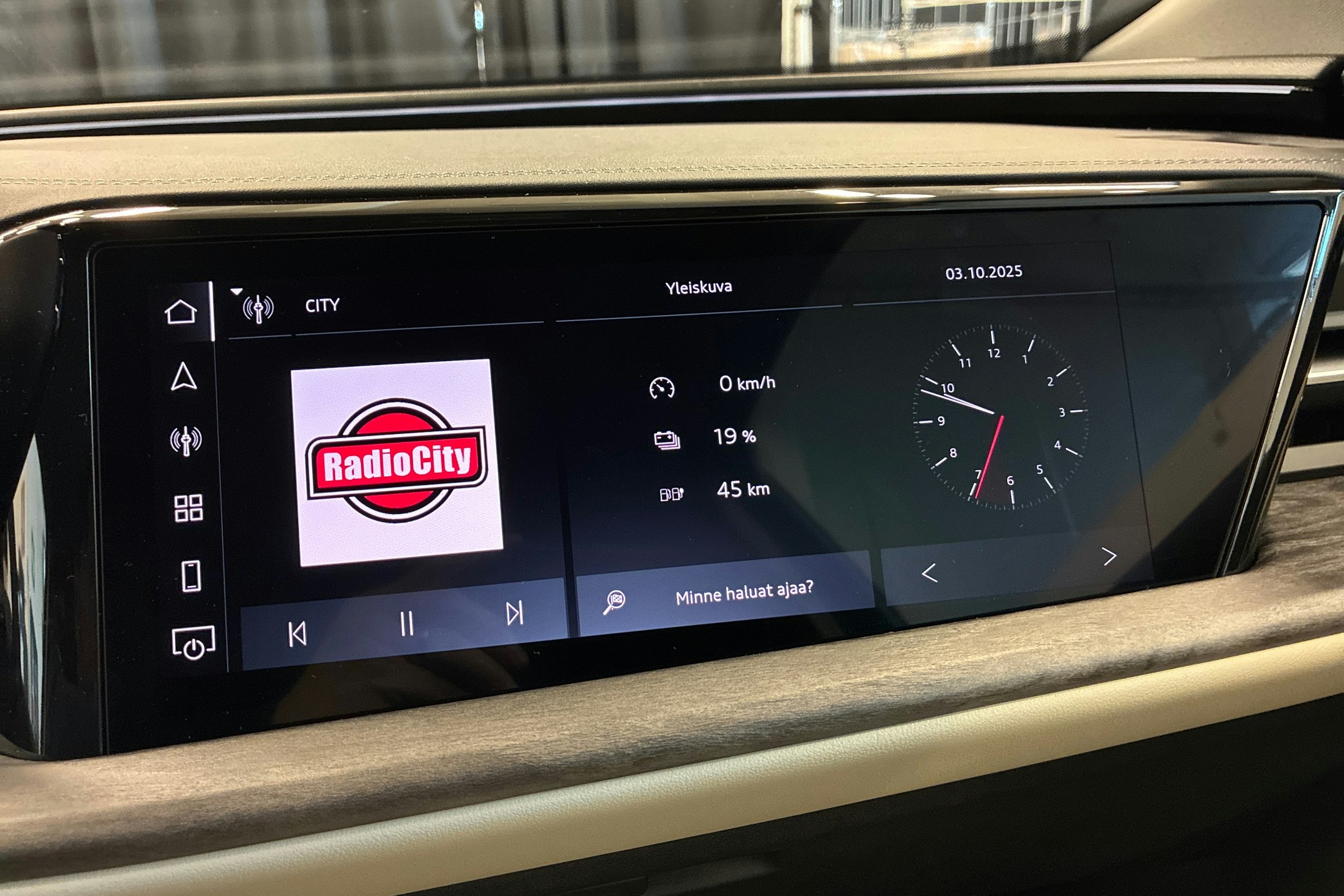 punainen Audi Q5 2025 kuva 13.