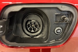 punainen Audi Q5 2025 kuva 15.