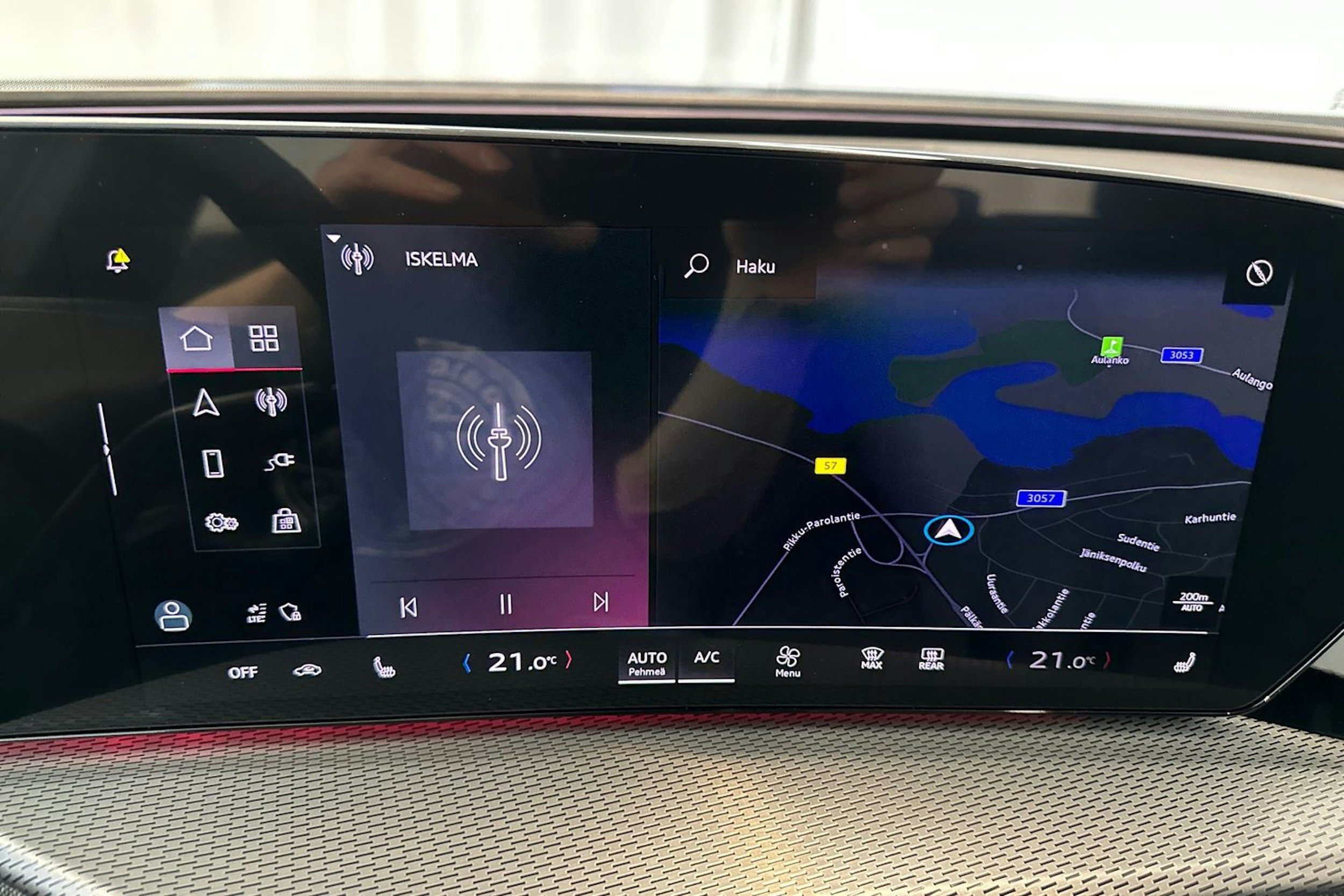grenadine punainen Audi Q5 2025 kuva 9.