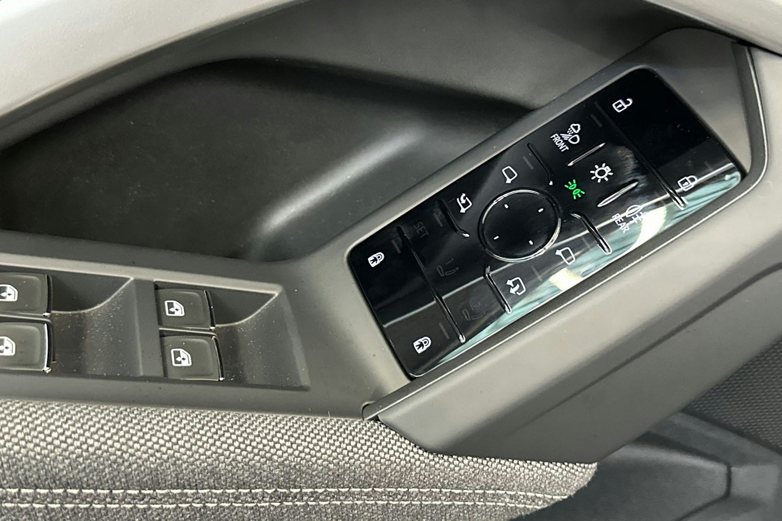 grenadine punainen Audi Q5 2025 kuva 12.