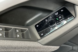 grenadine punainen Audi Q5 2025 kuva 12.