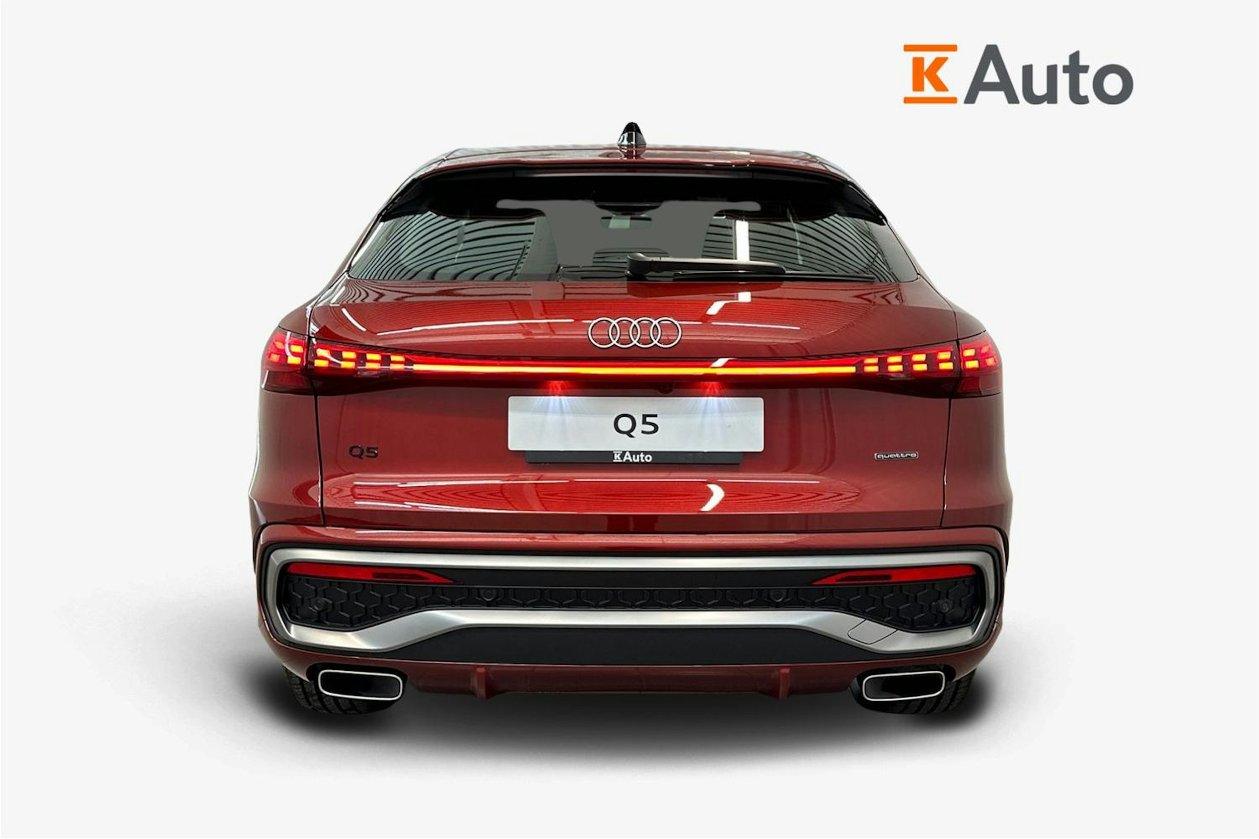grenadine punainen Audi Q5 2025 kuva 18.