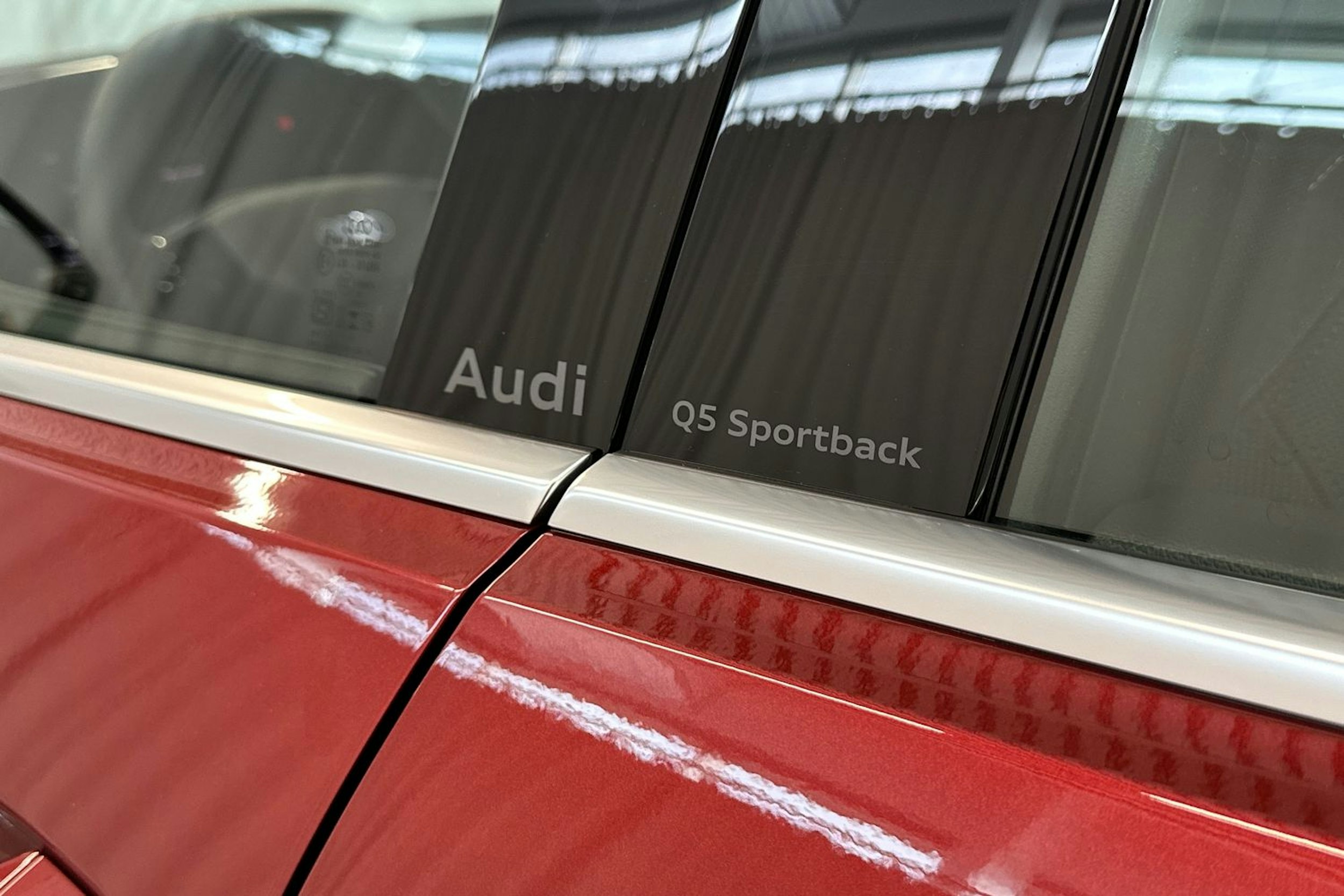 grenadine punainen Audi Q5 2025 kuva 19.