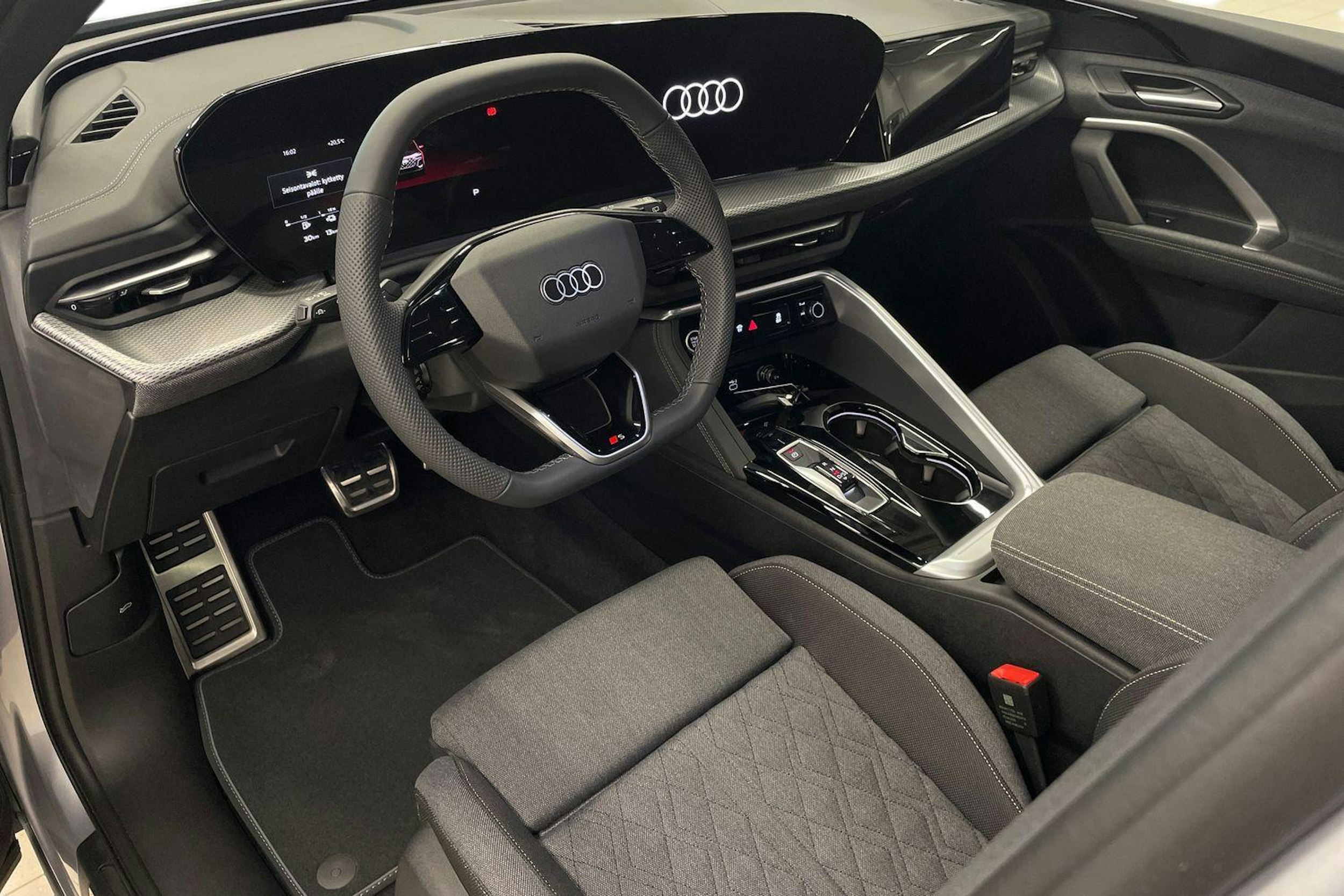 met. harmaa Audi Q5 2025 kuva 6.