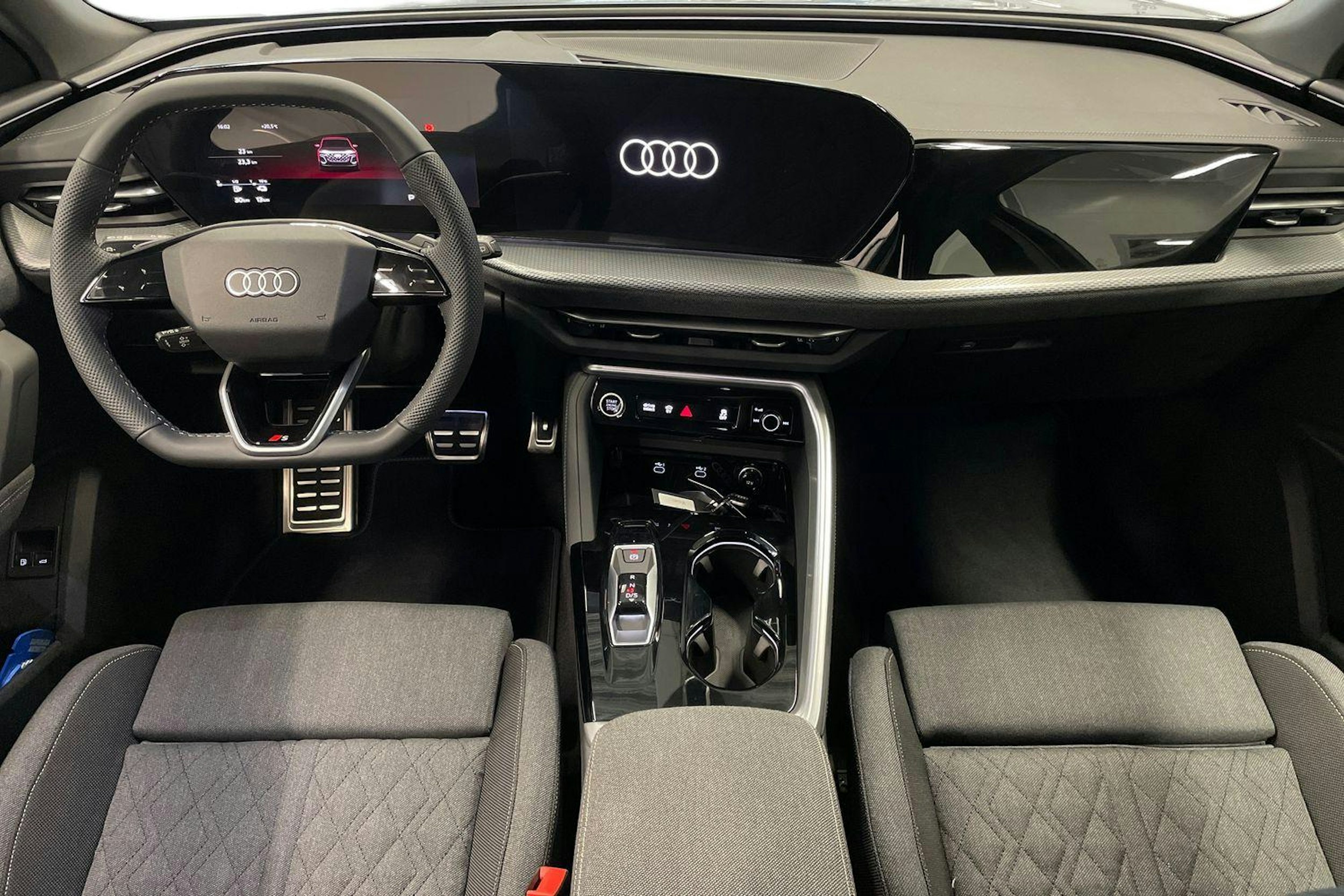 met. harmaa Audi Q5 2025 kuva 7.