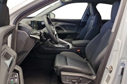 jäätikön valkoinen Audi Q5 2025 kuva 3.