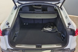 jäätikön valkoinen Audi Q5 2025 kuva 5.