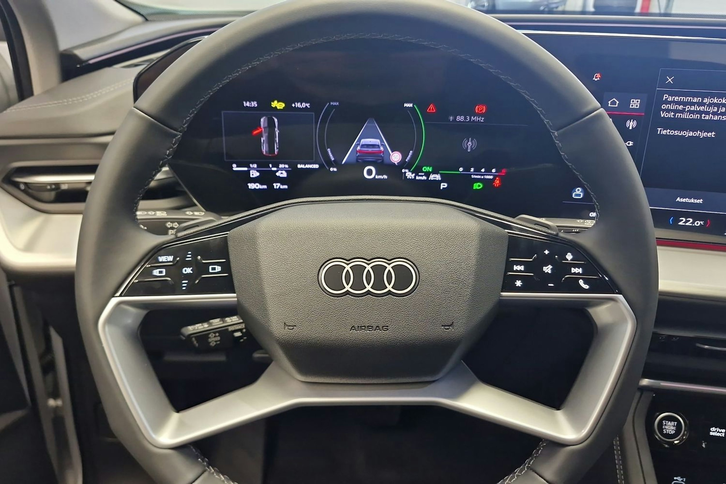 jäätikön valkoinen Audi Q5 2025 kuva 7.