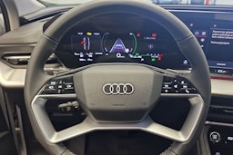 jäätikön valkoinen Audi Q5 2025 kuva 7.