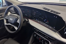 jäätikön valkoinen Audi Q5 2025 kuva 8.