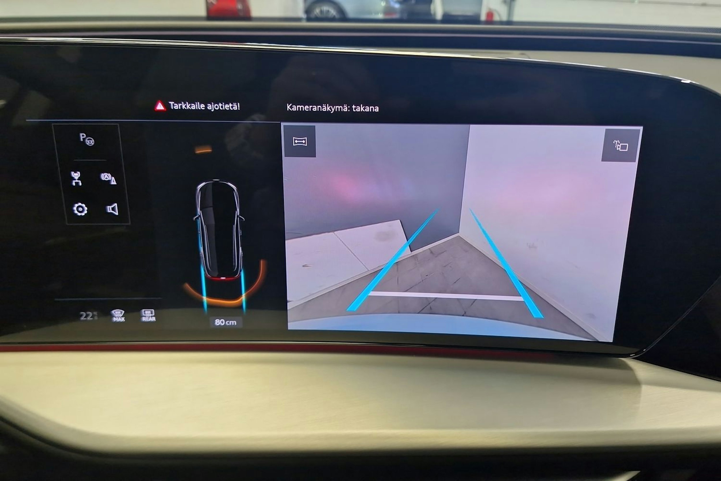 jäätikön valkoinen Audi Q5 2025 kuva 9.