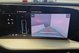 jäätikön valkoinen Audi Q5 2025 kuva 9.