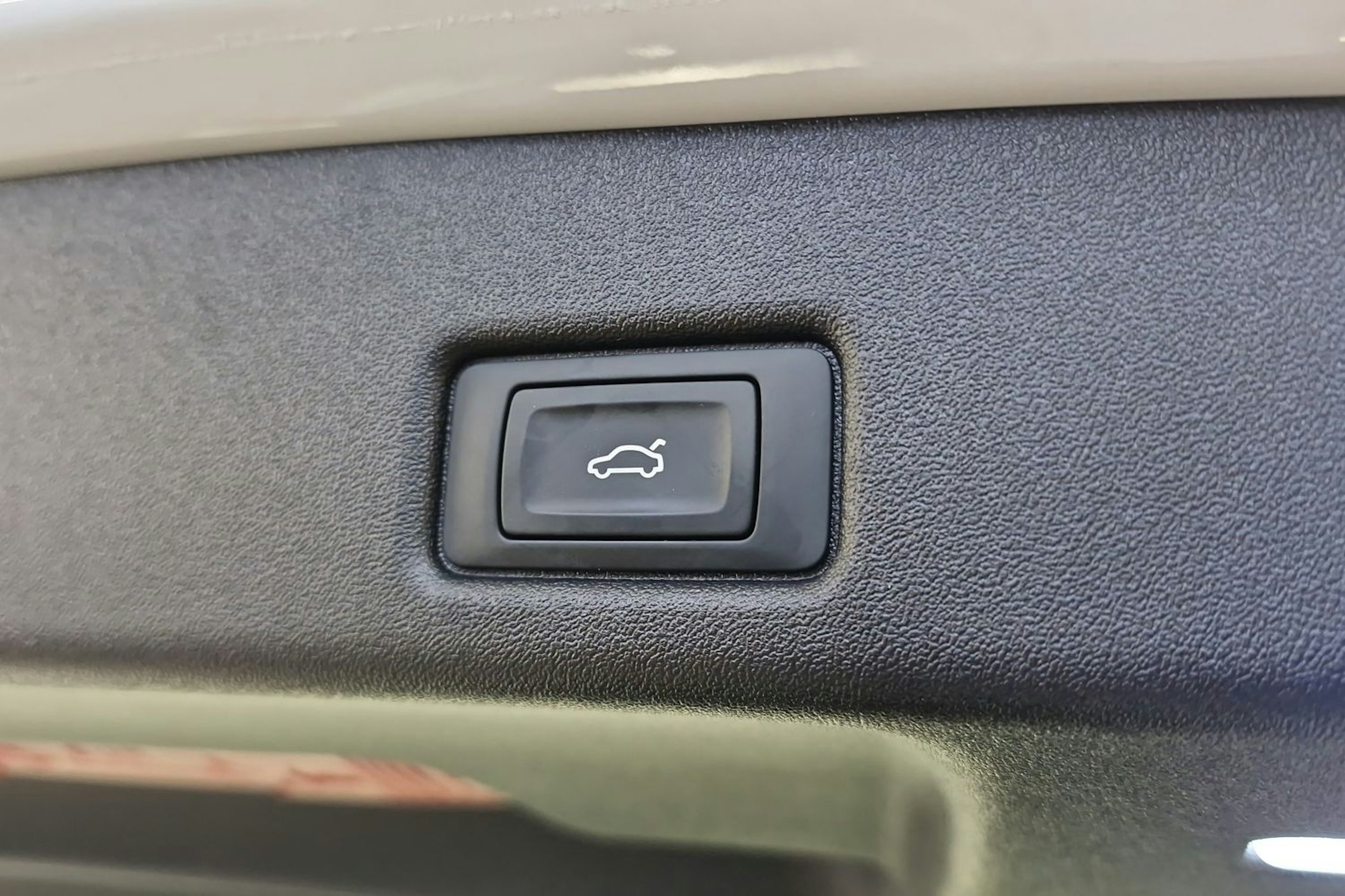 jäätikön valkoinen Audi Q5 2025 kuva 12.