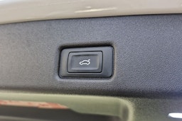 jäätikön valkoinen Audi Q5 2025 kuva 12.