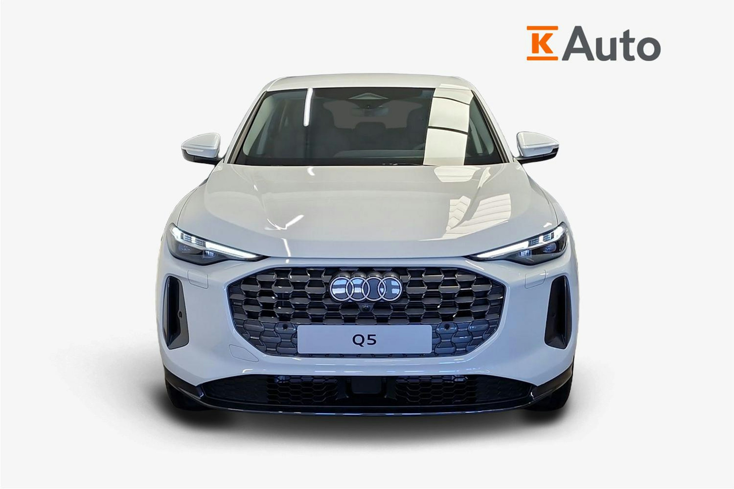 jäätikön valkoinen Audi Q5 2025 kuva 14.