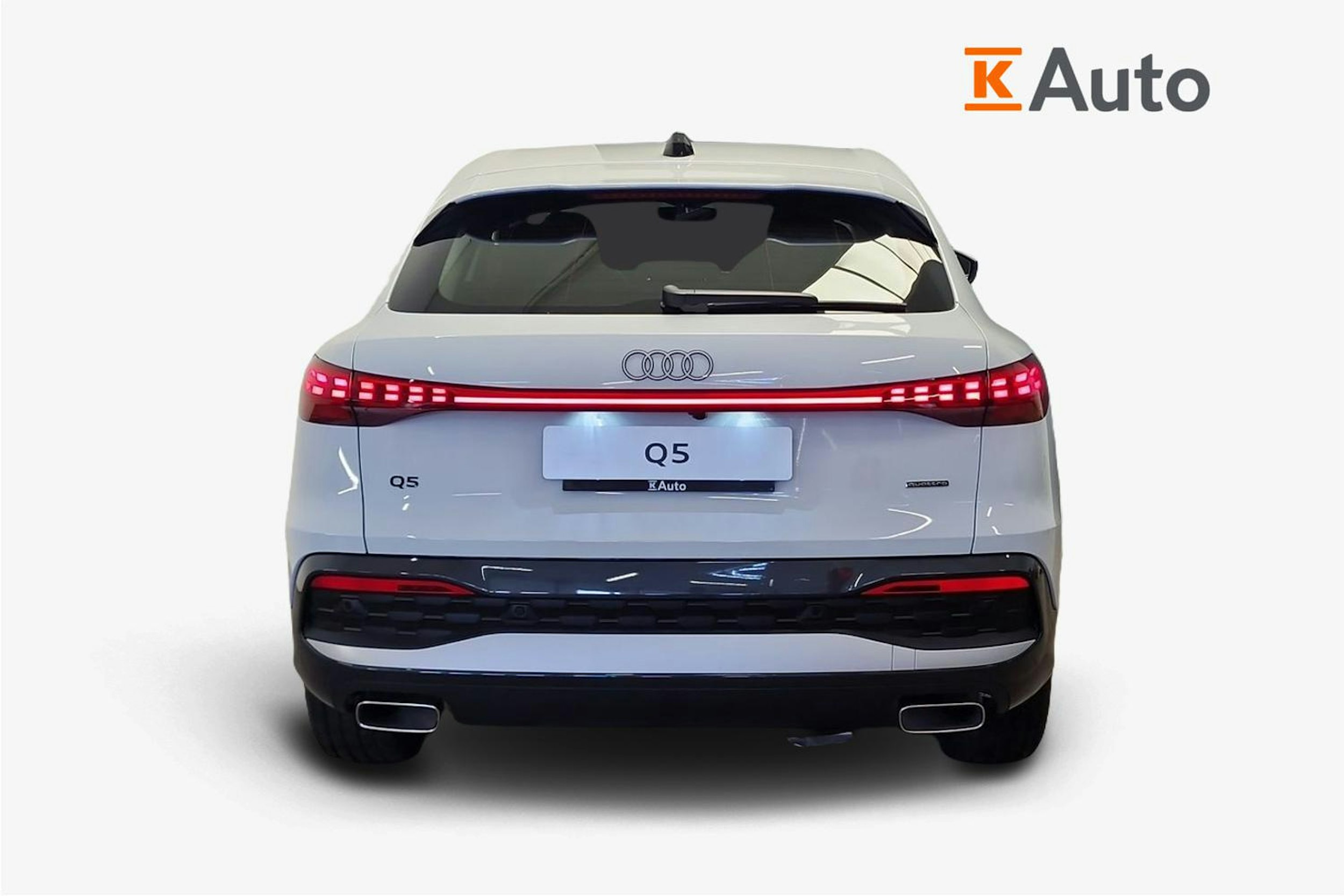 jäätikön valkoinen Audi Q5 2025 kuva 15.