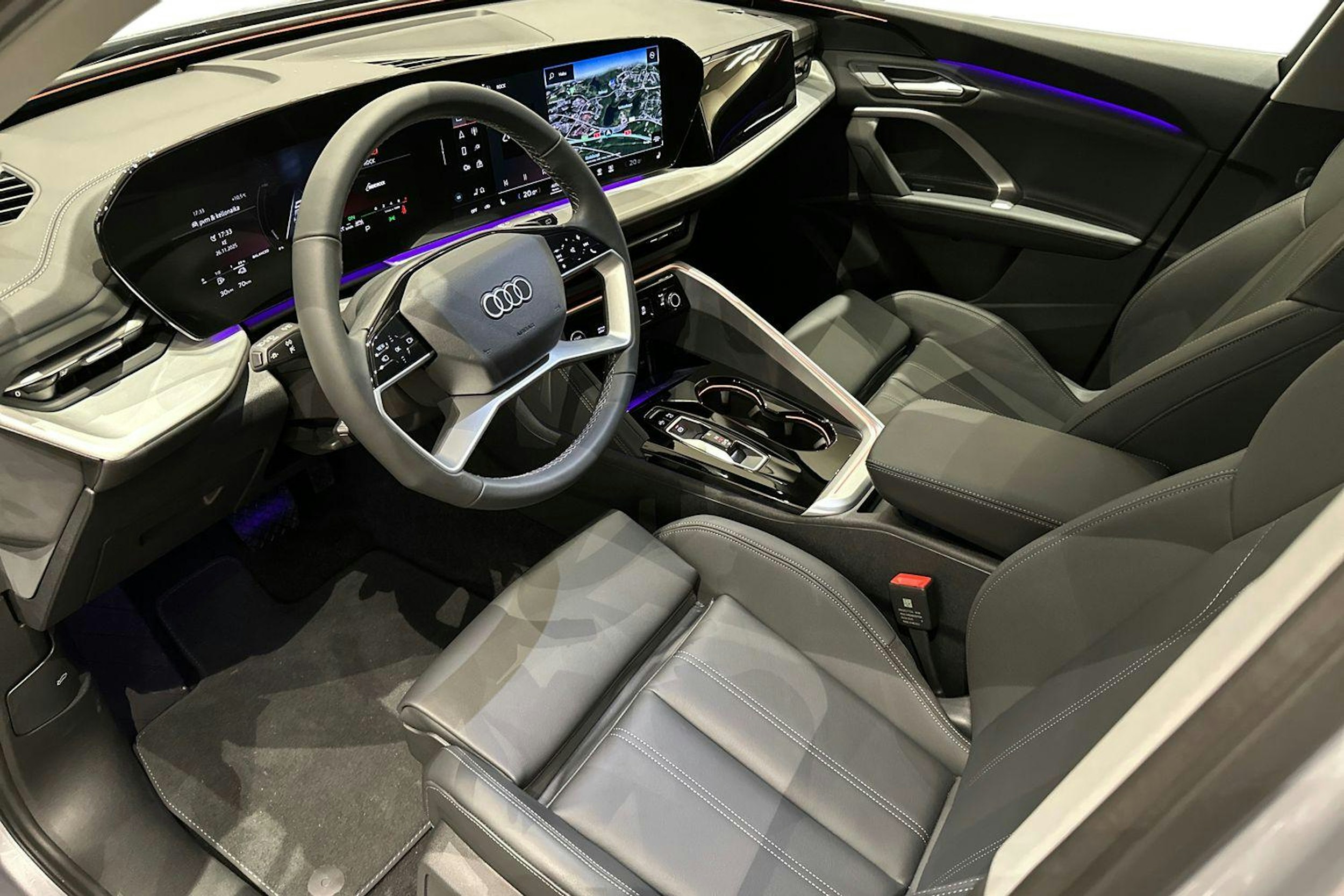 met. harmaa Audi Q5 2025 kuva 6.