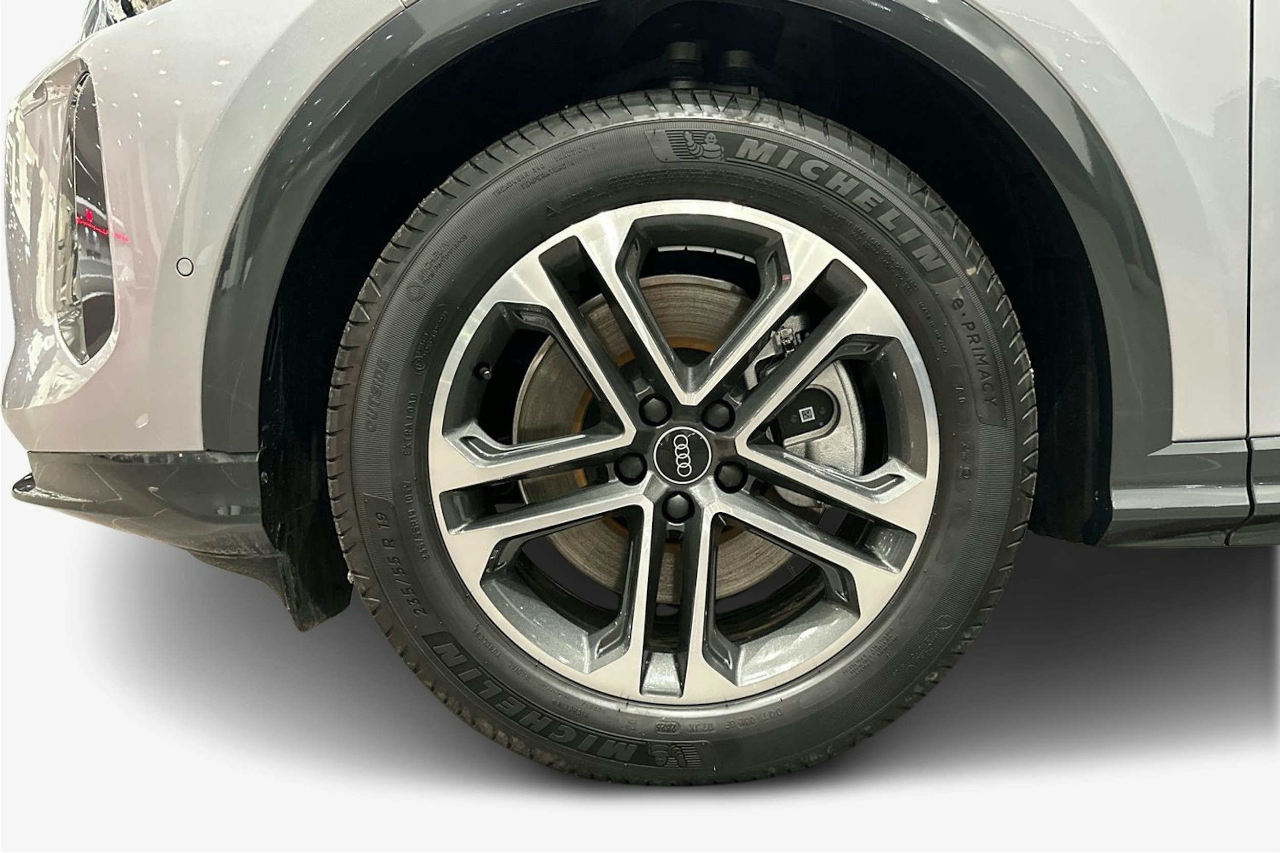 met. harmaa Audi Q5 2025 kuva 9.