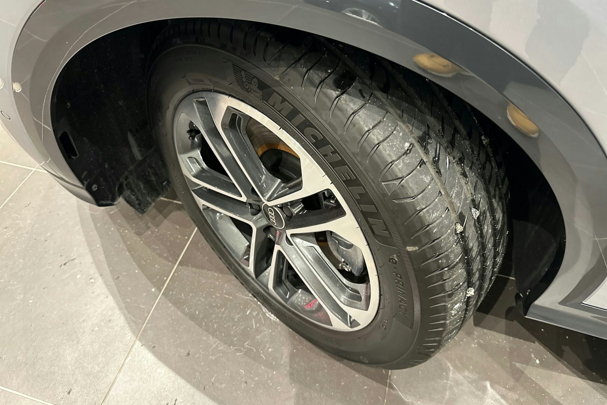 met. harmaa Audi Q5 2025 kuva 10.