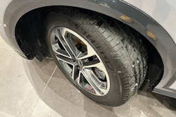 met. harmaa Audi Q5 2025 kuva 10.