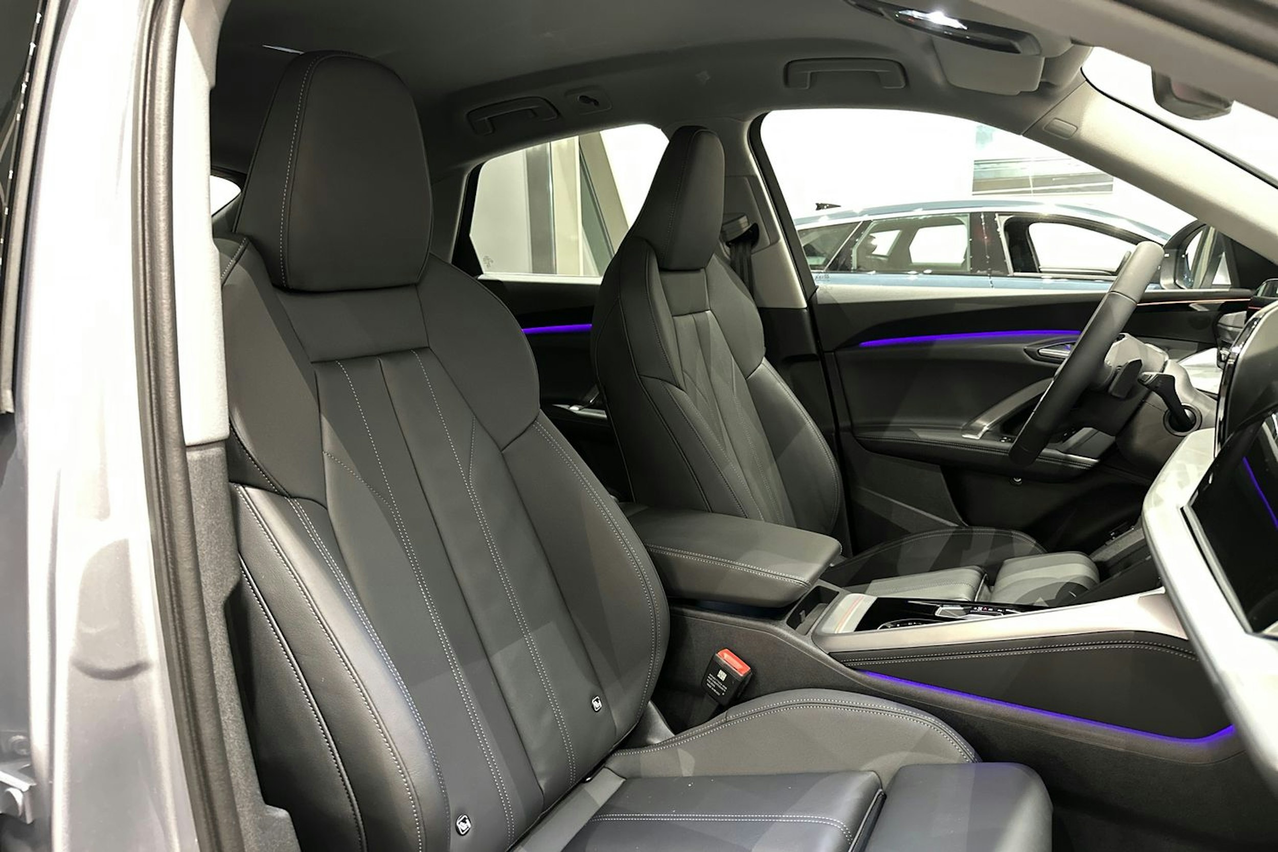 met. harmaa Audi Q5 2025 kuva 14.