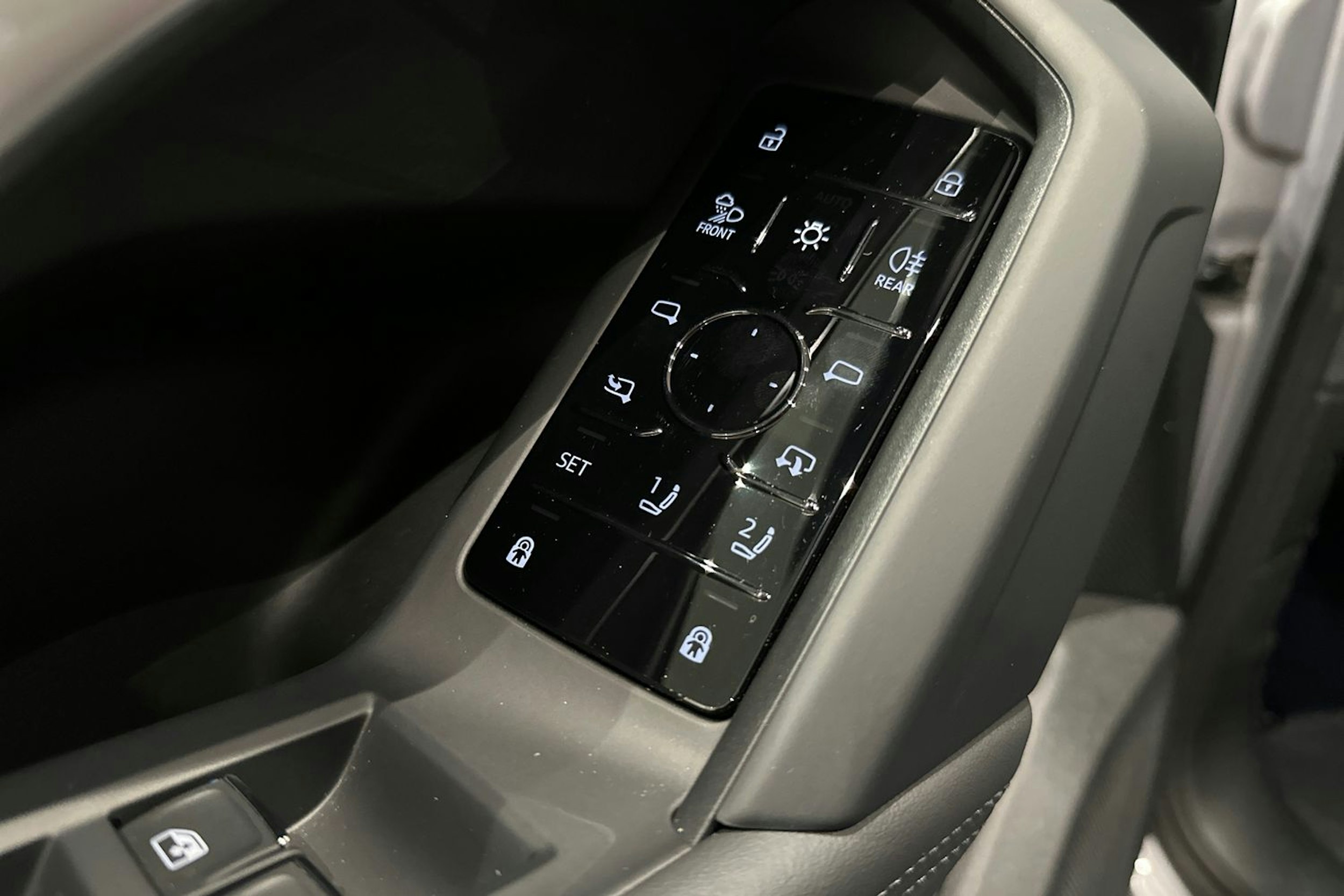 met. harmaa Audi Q5 2025 kuva 16.