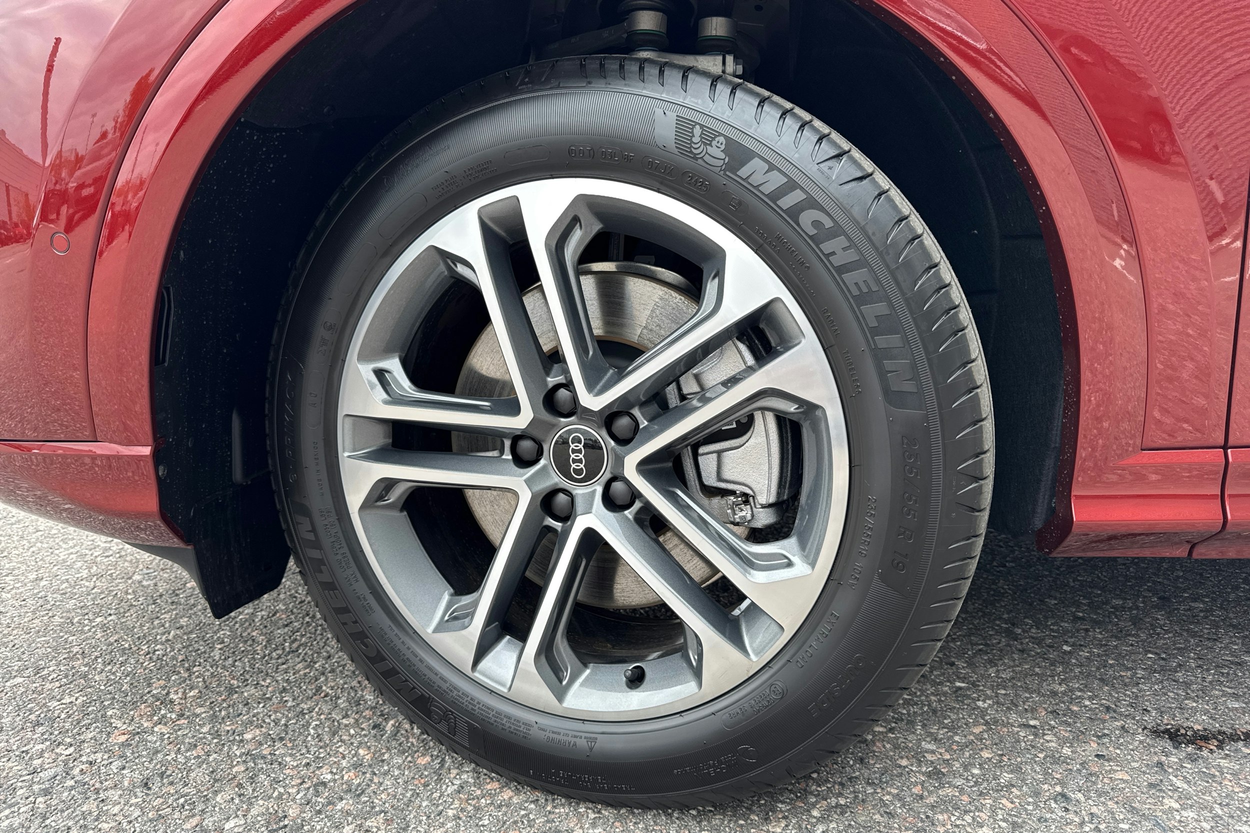 punainen Audi Q5 2025 kuva 10.