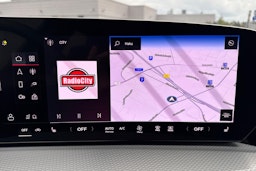 punainen Audi Q5 2025 kuva 11.