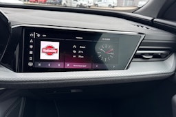 punainen Audi Q5 2025 kuva 12.