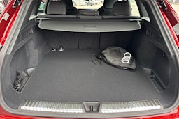 punainen Audi Q5 2025 kuva 14.