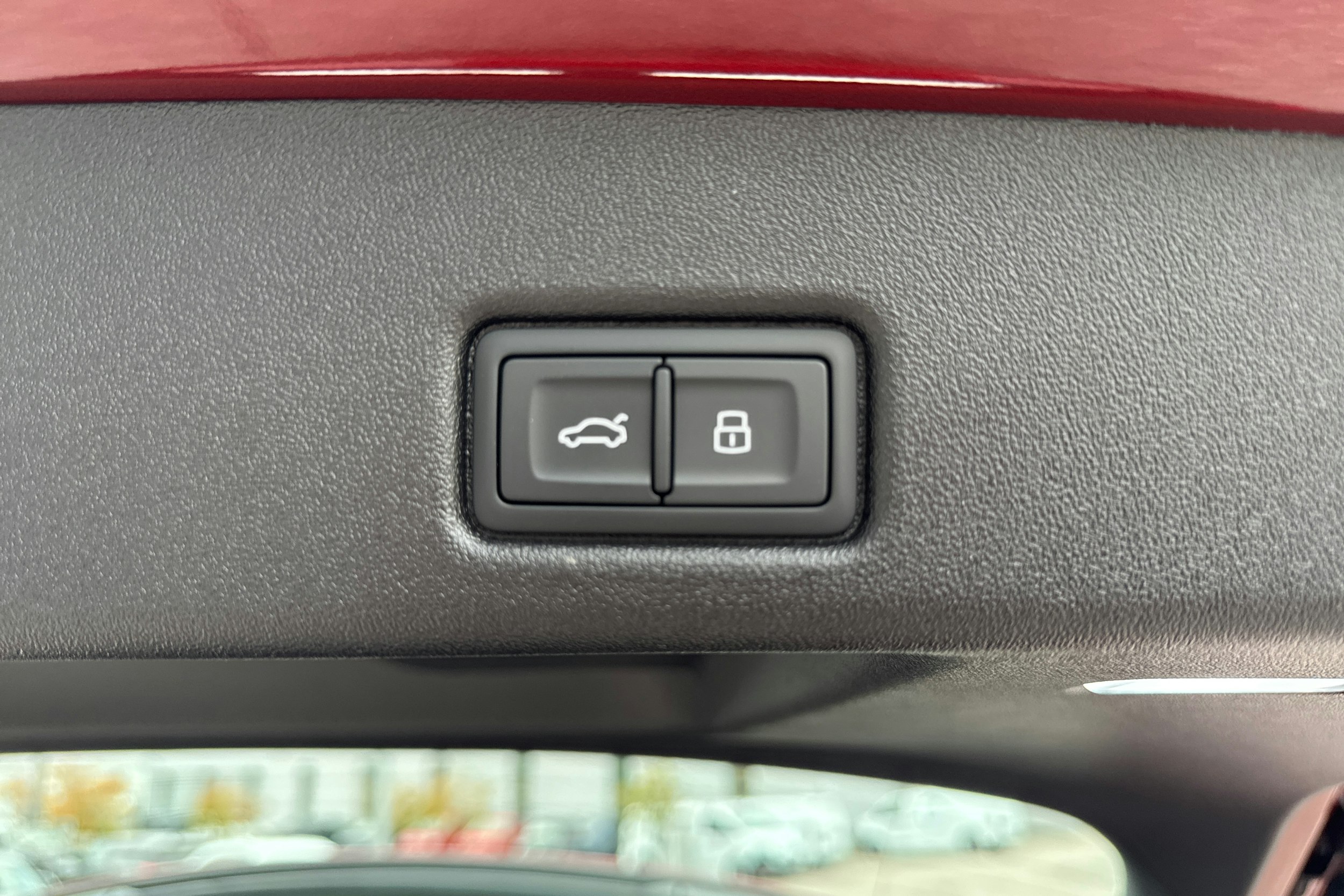 punainen Audi Q5 2025 kuva 15.