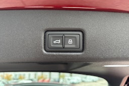 punainen Audi Q5 2025 kuva 15.