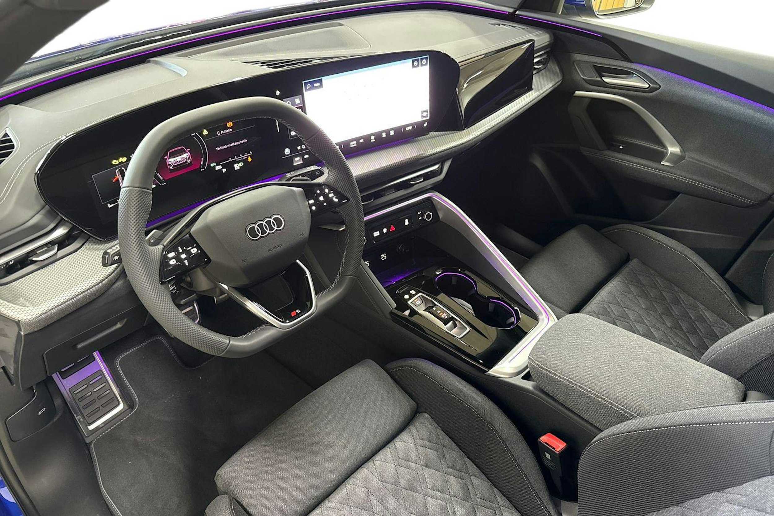 met. sininen Audi Q5 2025 kuva 6.