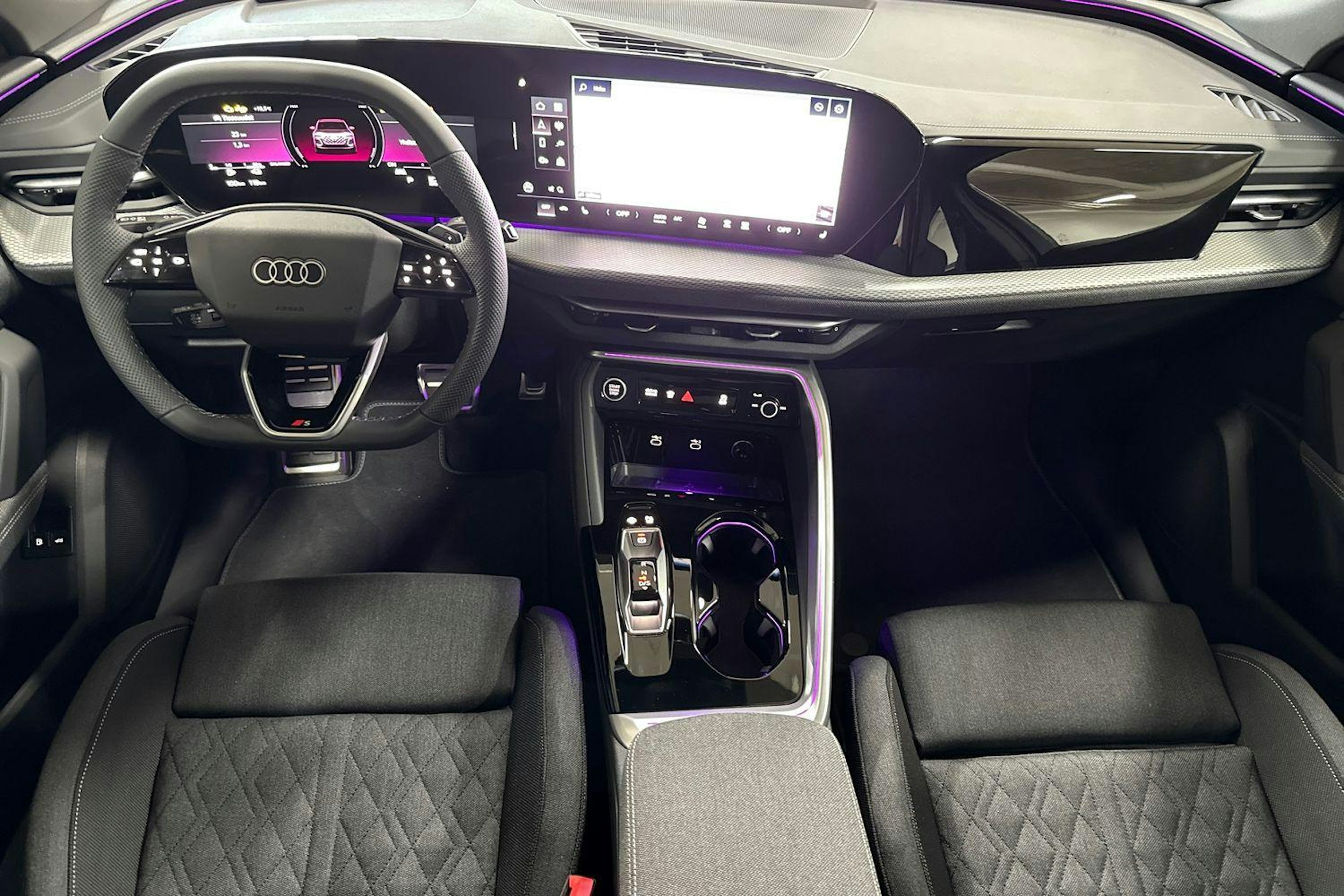met. sininen Audi Q5 2025 kuva 7.