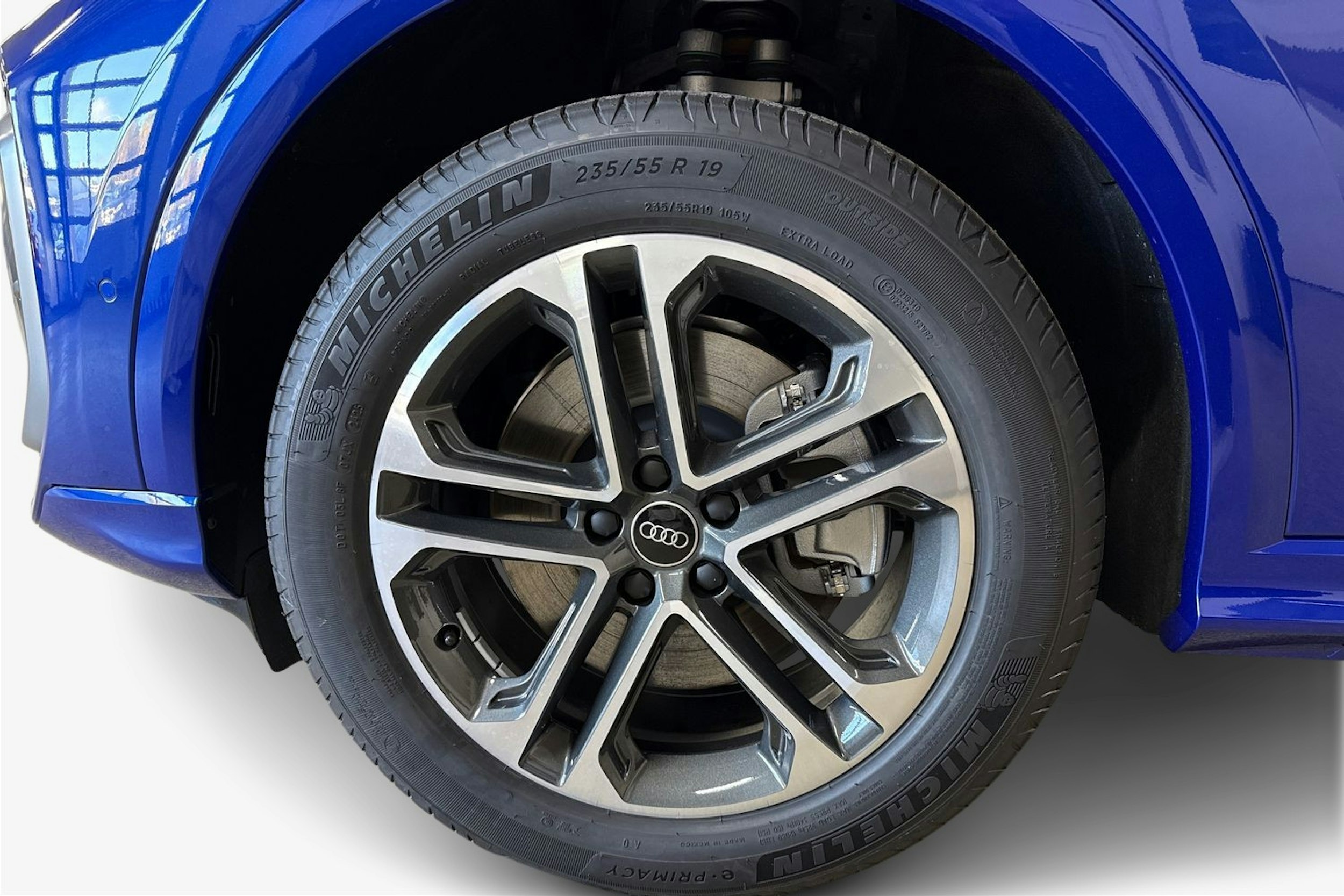 met. sininen Audi Q5 2025 kuva 9.