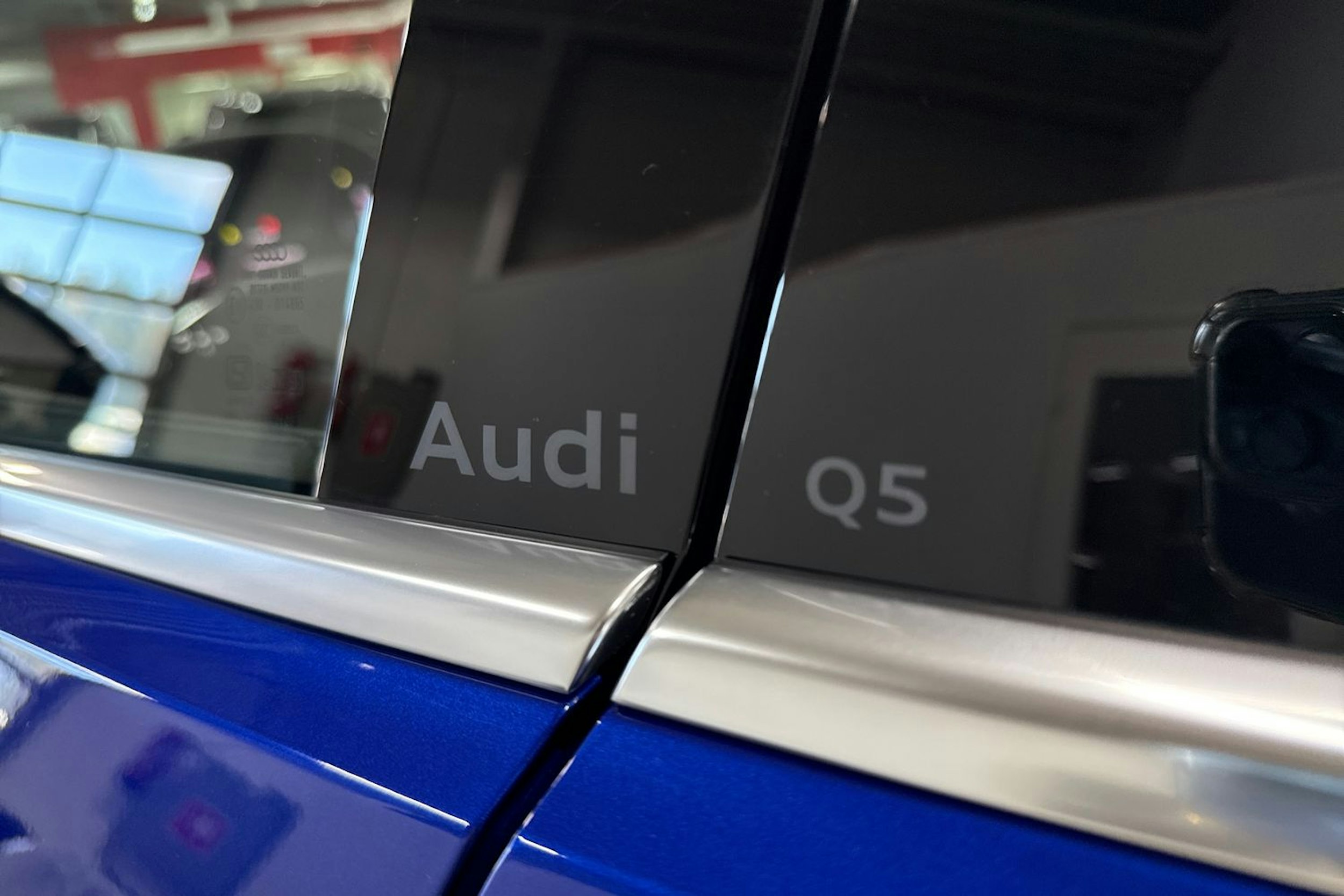 met. sininen Audi Q5 2025 kuva 15.