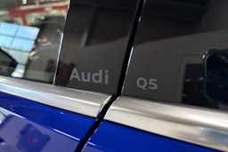 met. sininen Audi Q5 2025 kuva 15.