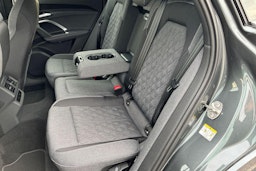 harmaa Audi Q5 2025 kuva 8.