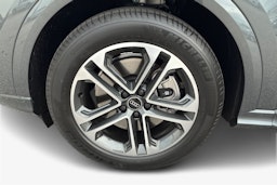 harmaa Audi Q5 2025 kuva 9.