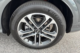 harmaa Audi Q5 2025 kuva 10.