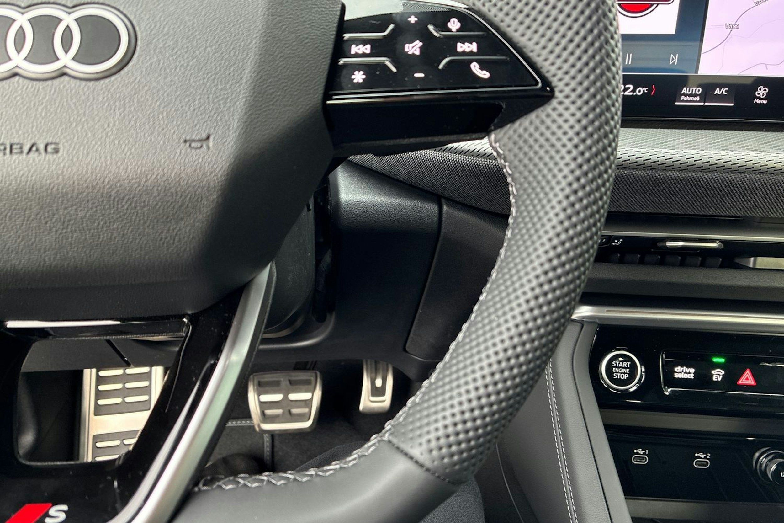 harmaa Audi Q5 2025 kuva 12.