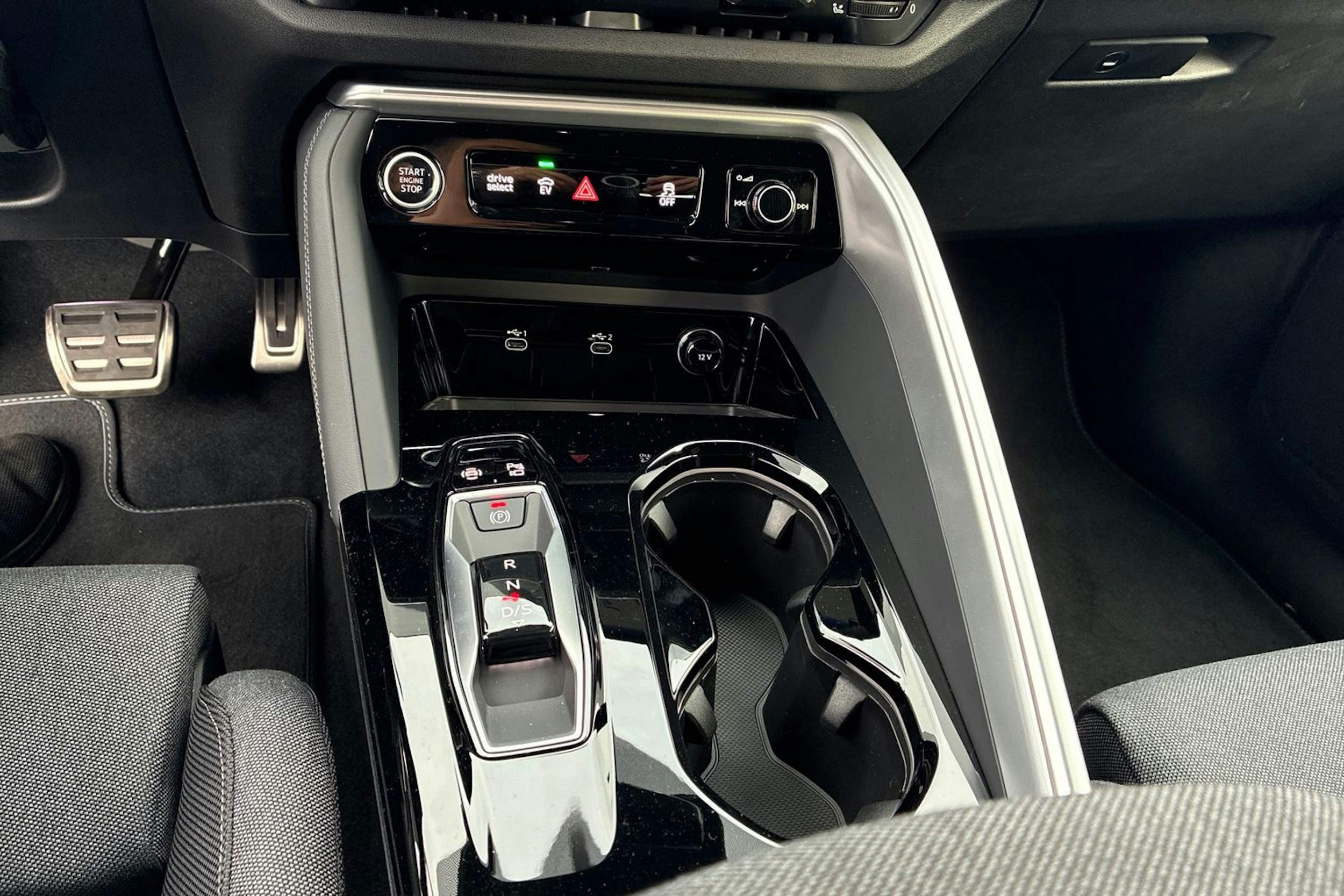 harmaa Audi Q5 2025 kuva 13.