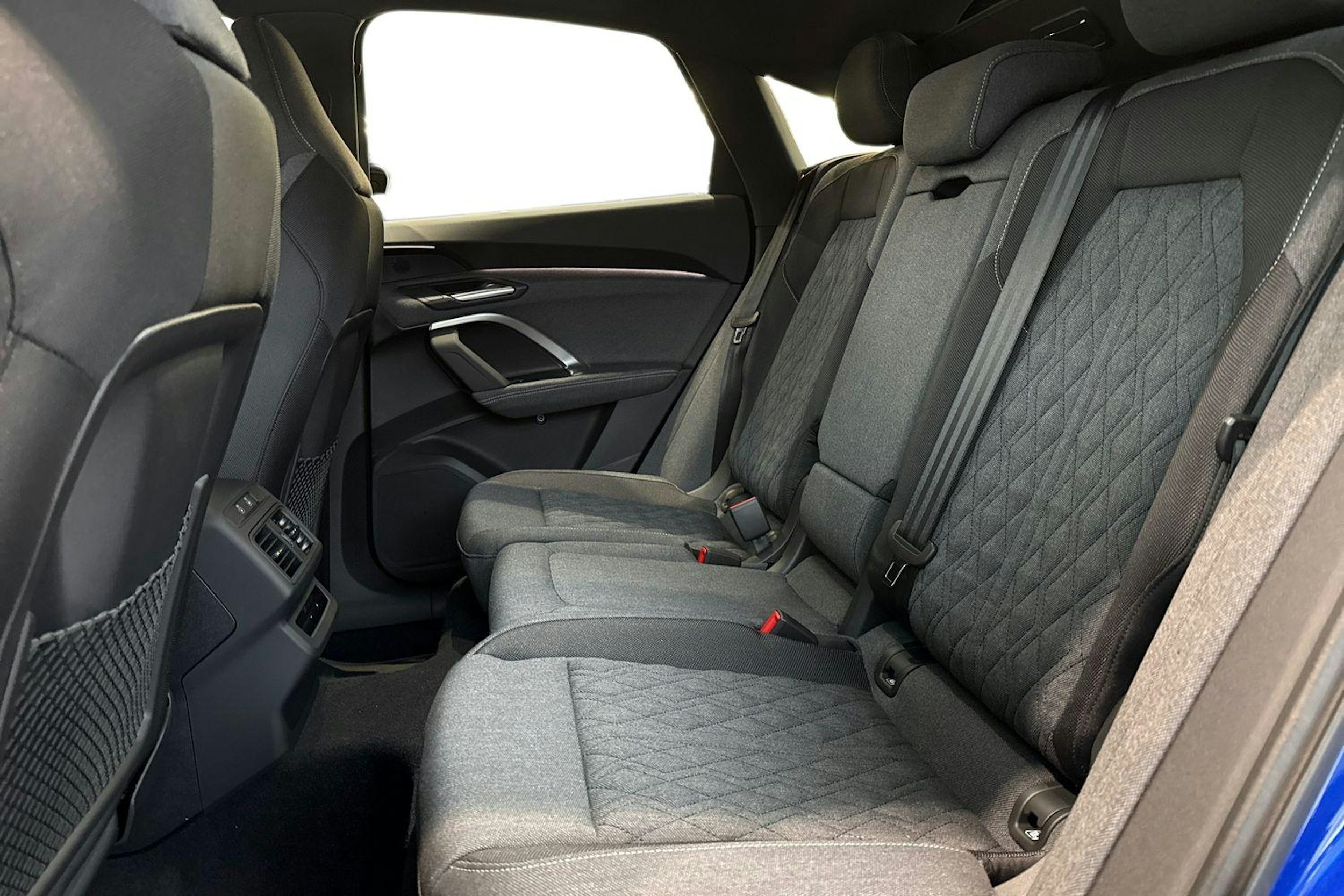 met. sininen Audi Q5 2026 kuva 8.