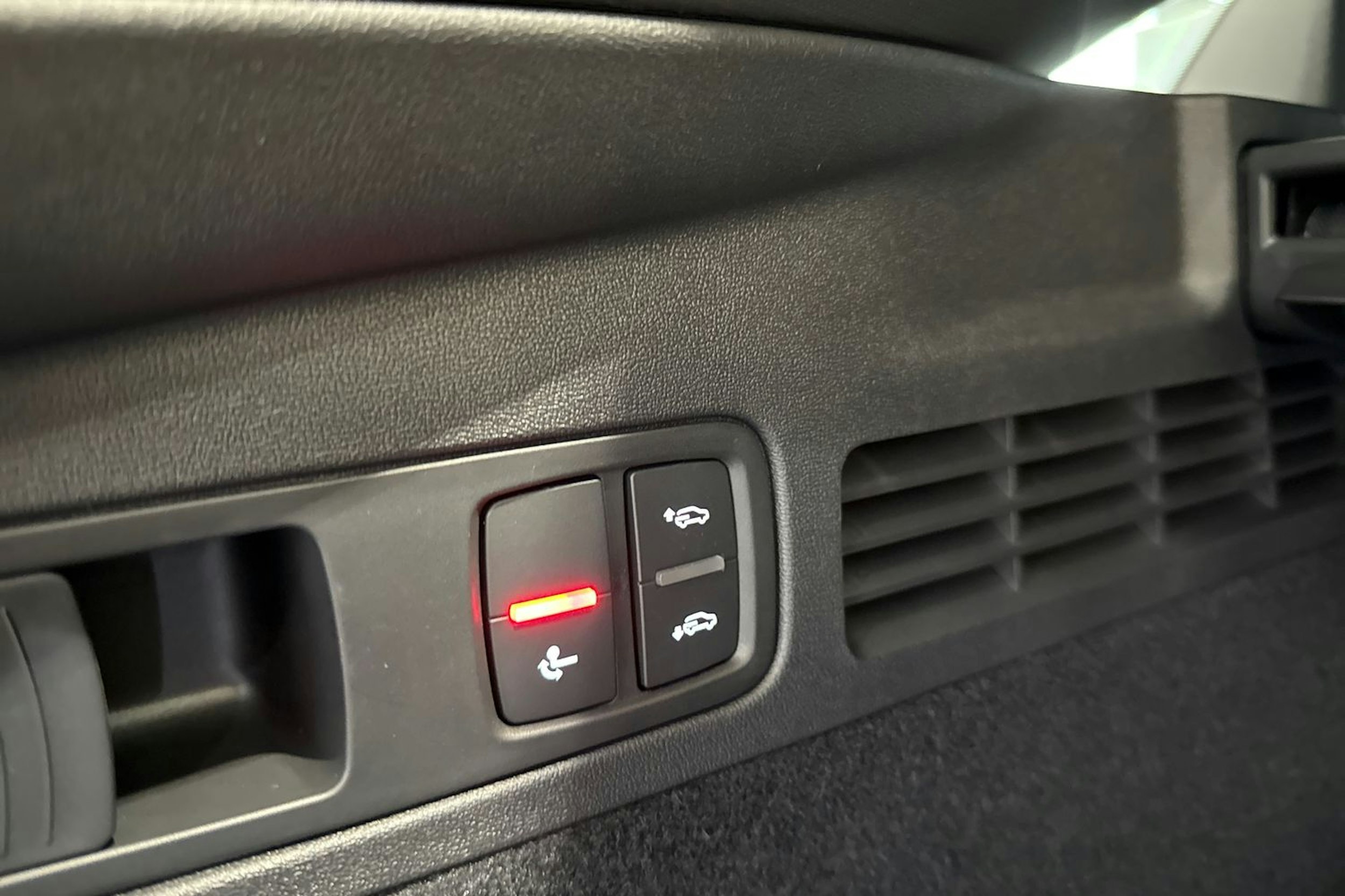 met. sininen Audi Q5 2026 kuva 12.