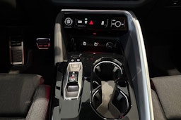 met. sininen Audi Q5 2026 kuva 17.