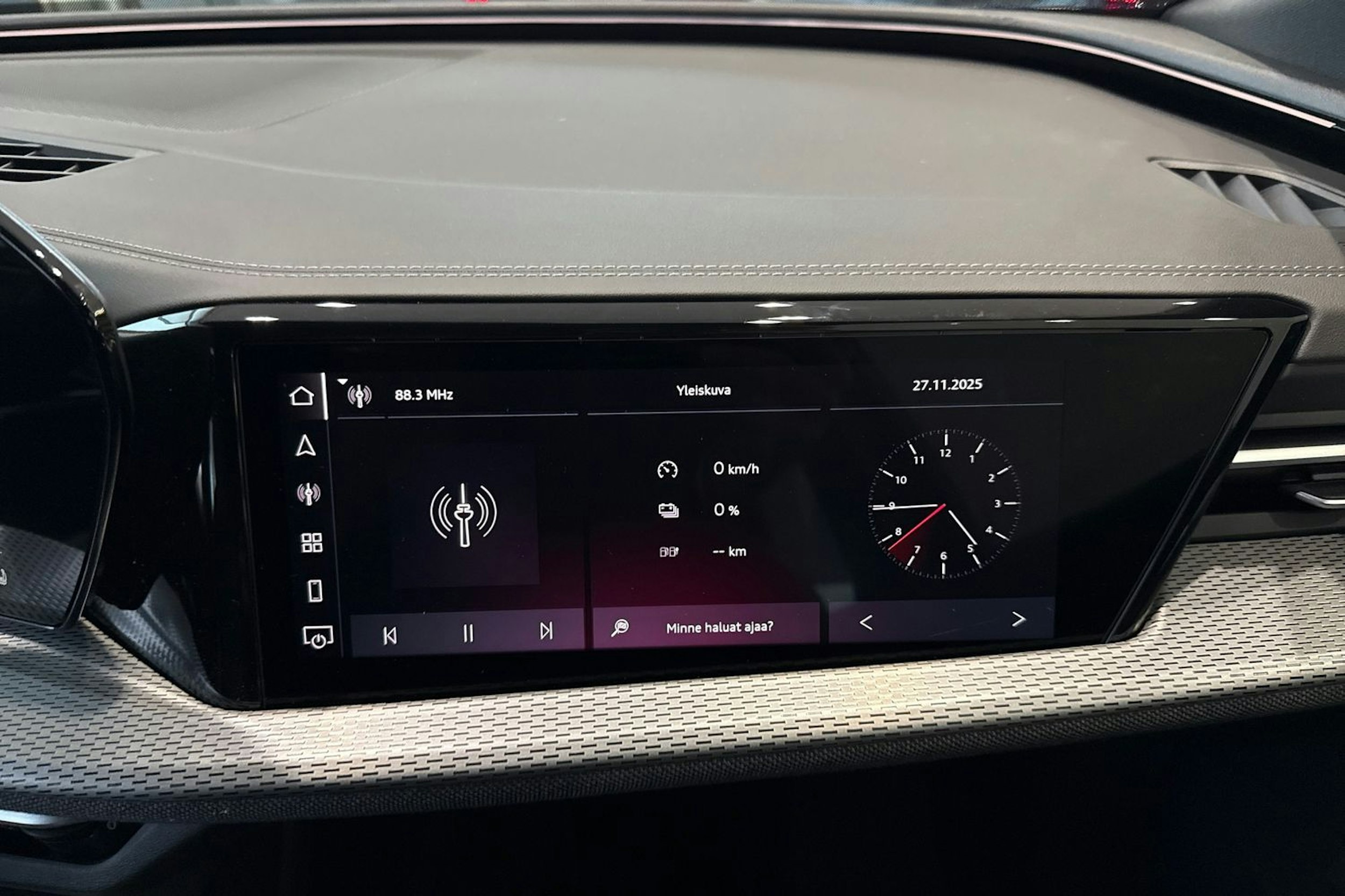 met. sininen Audi Q5 2026 kuva 18.