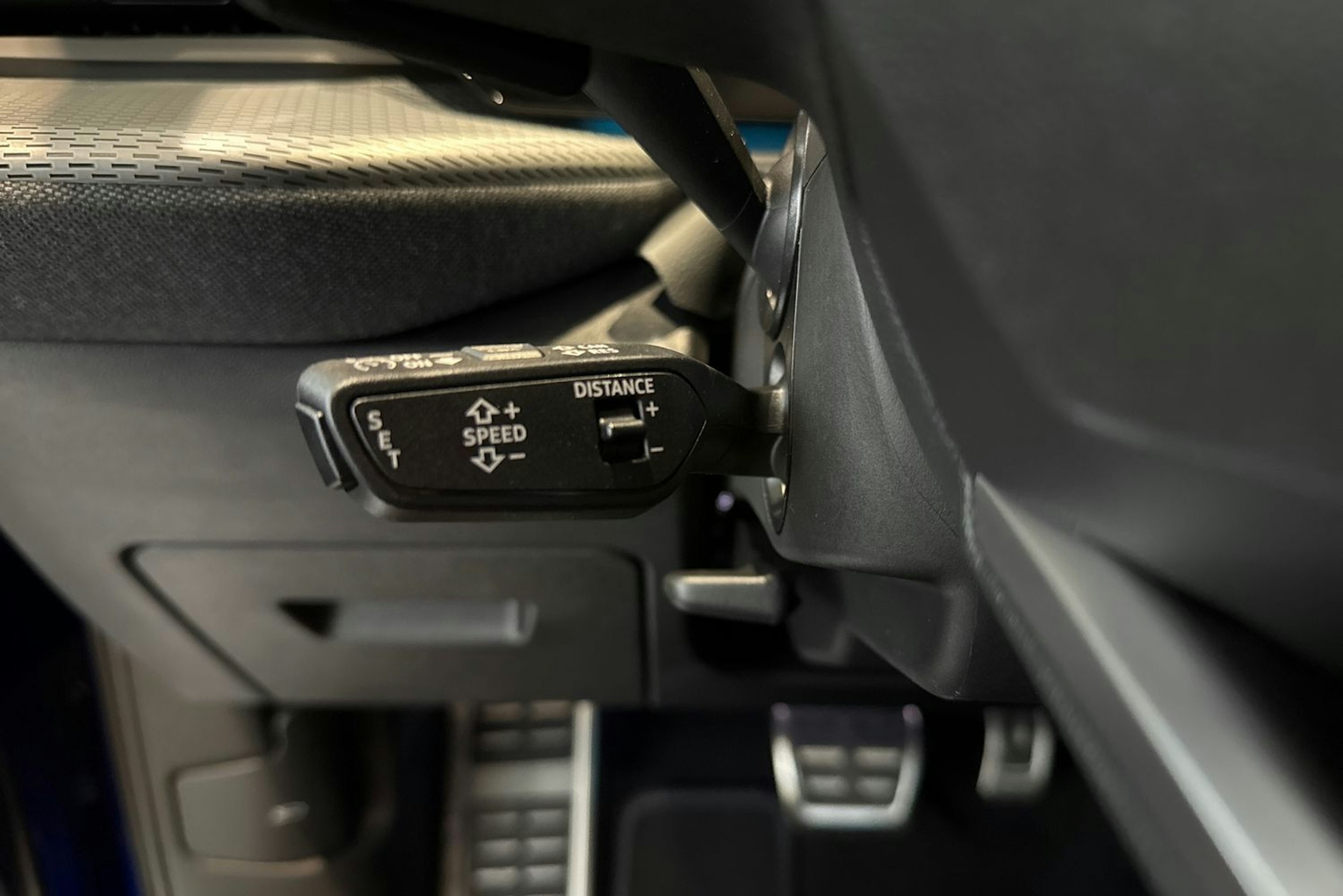 met. sininen Audi Q5 2026 kuva 19.