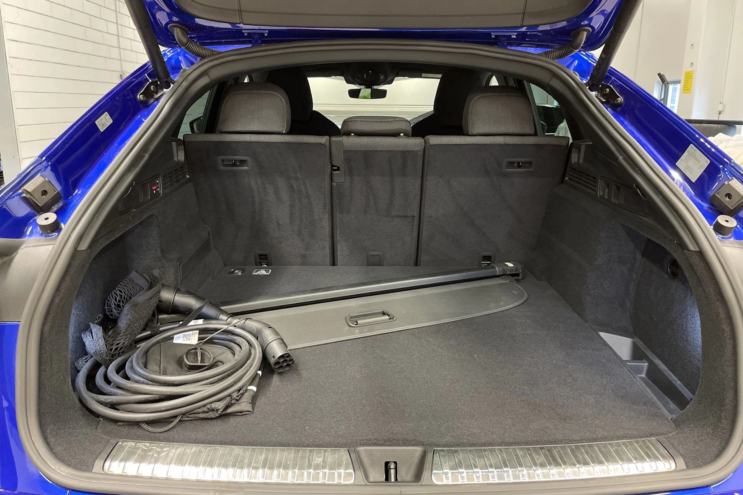 Sininen Audi Q5 2025 kuva 11.