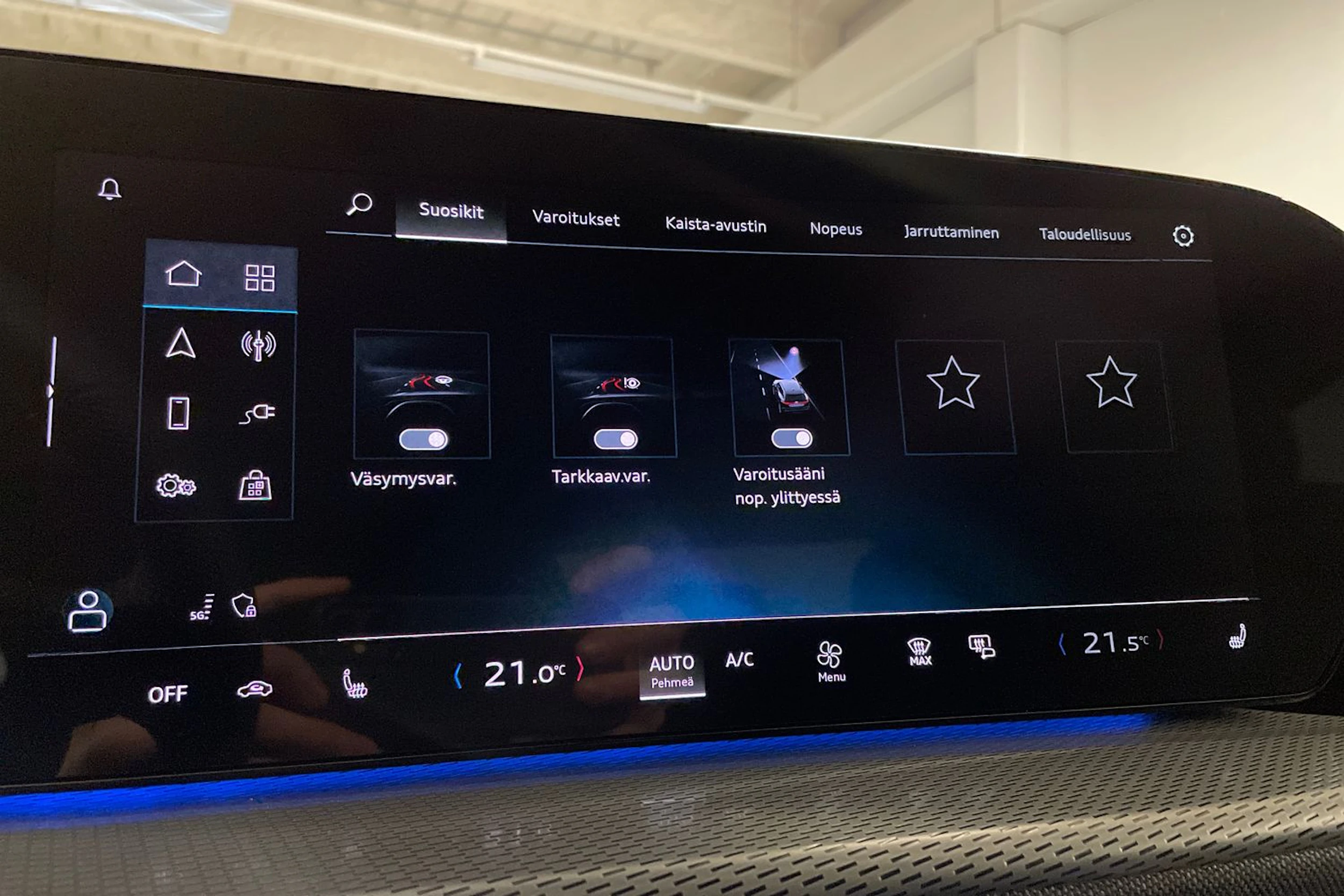 Sininen Audi Q5 2025 kuva 19.